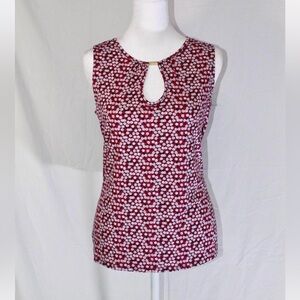 Sleeveless Keyhole Dot Shell Top in Magenta and White